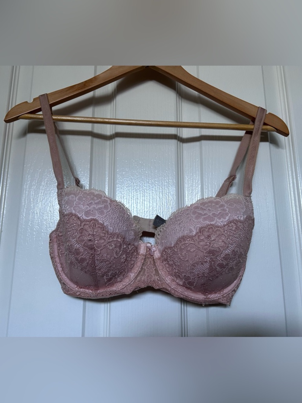 EUC Victoria's Secret Dream Angles - 
Lace Underwire Bra in Nude / Rose - 32DD